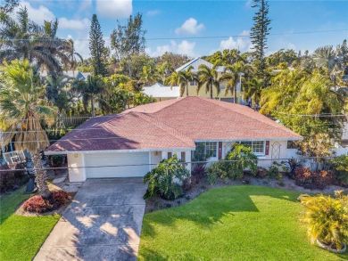 A New Anna Maria island Rental Home Three Bedrooms & Pool